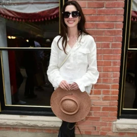 Annie_Robbie Tiktok ads