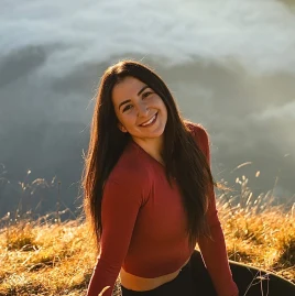 Angela - hiking & travel Tiktok ads