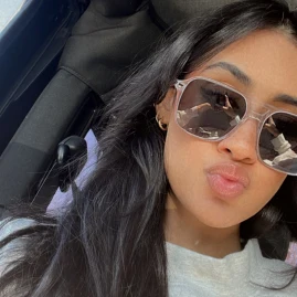 Molly 🖤 Tiktok ads