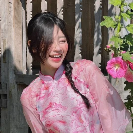 Chụp ảnh cùng Lê Chi Tiktok ads