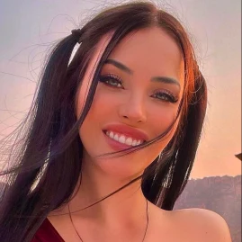 Claudia Alende Tiktok ads