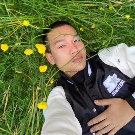 Augustus🦋 Tiktok ads