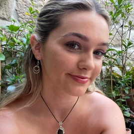 Olivia🌷travel more work less Tiktok ads