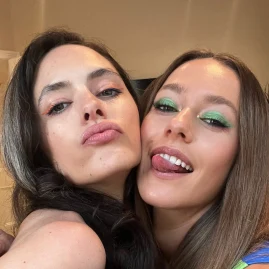 India+Olivia Tiktok ads