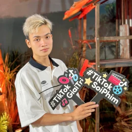 This is Đào Hoàng Tiktok ads