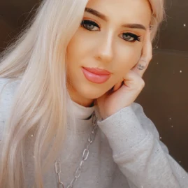 Emma C👸🏼 Tiktok ads