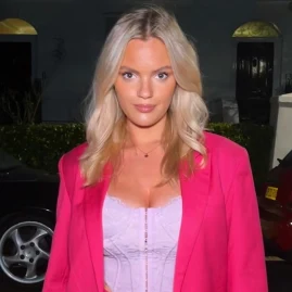 Molly Hopkins🤍 Tiktok ads