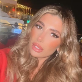 Zaralovesxo 🍒 Tiktok ads