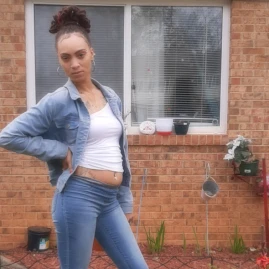 Neek Renee 💛🌼 Tiktok ads