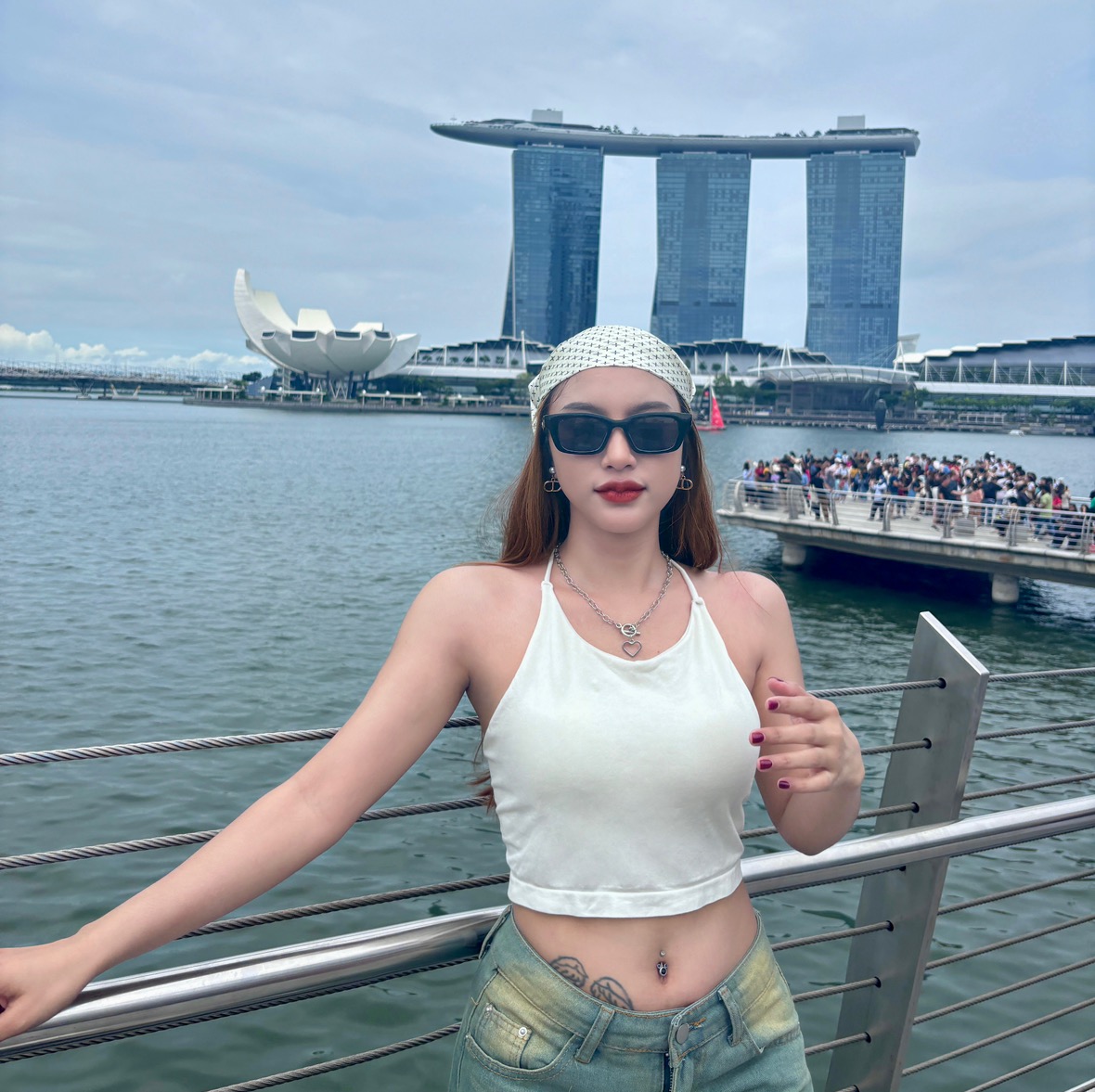 พลอยเพื่อน