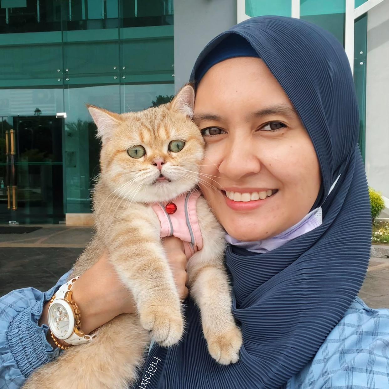 Eliza | Mak Kucing 👱🏻‍♀️🐈