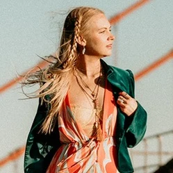 Kendra Muecke Tiktok ads