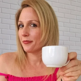 Bia Pompeo Tiktok ads