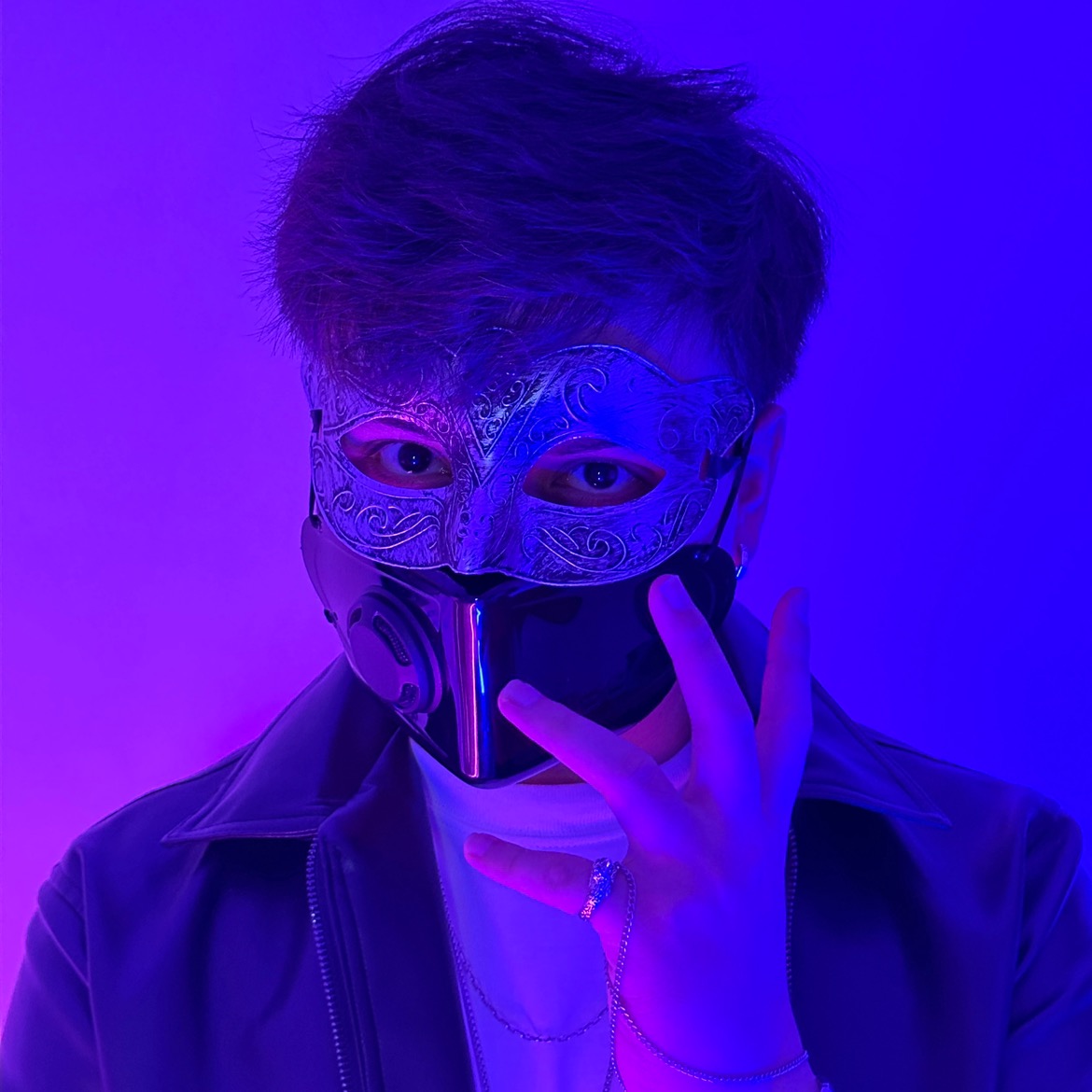 Mặt Nạ Huyền Bí 🌙