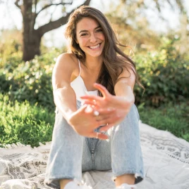 Kaitlyn Dickie 🌱✈️♻️ Tiktok ads