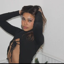 Unfriendly little chicken Tiktok ads