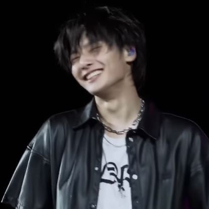 Jeongin’s Bracket saw TXT 5/29