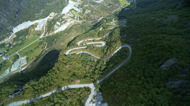 大ヒットのエースレーサーが正式リリース！みんなやってるから、友達の中で一番になろう！