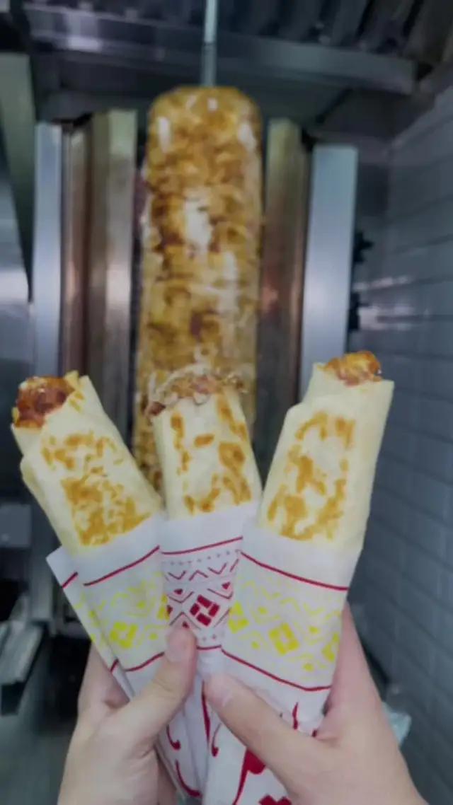 شاورما اللحم اللي تحبها وتشتاق لها... اطلبها الحين! #شاورما_هليل #شاروما #شاورما_دجاج #شاورما_لحم #اطلب #مطاعم_السعودية 