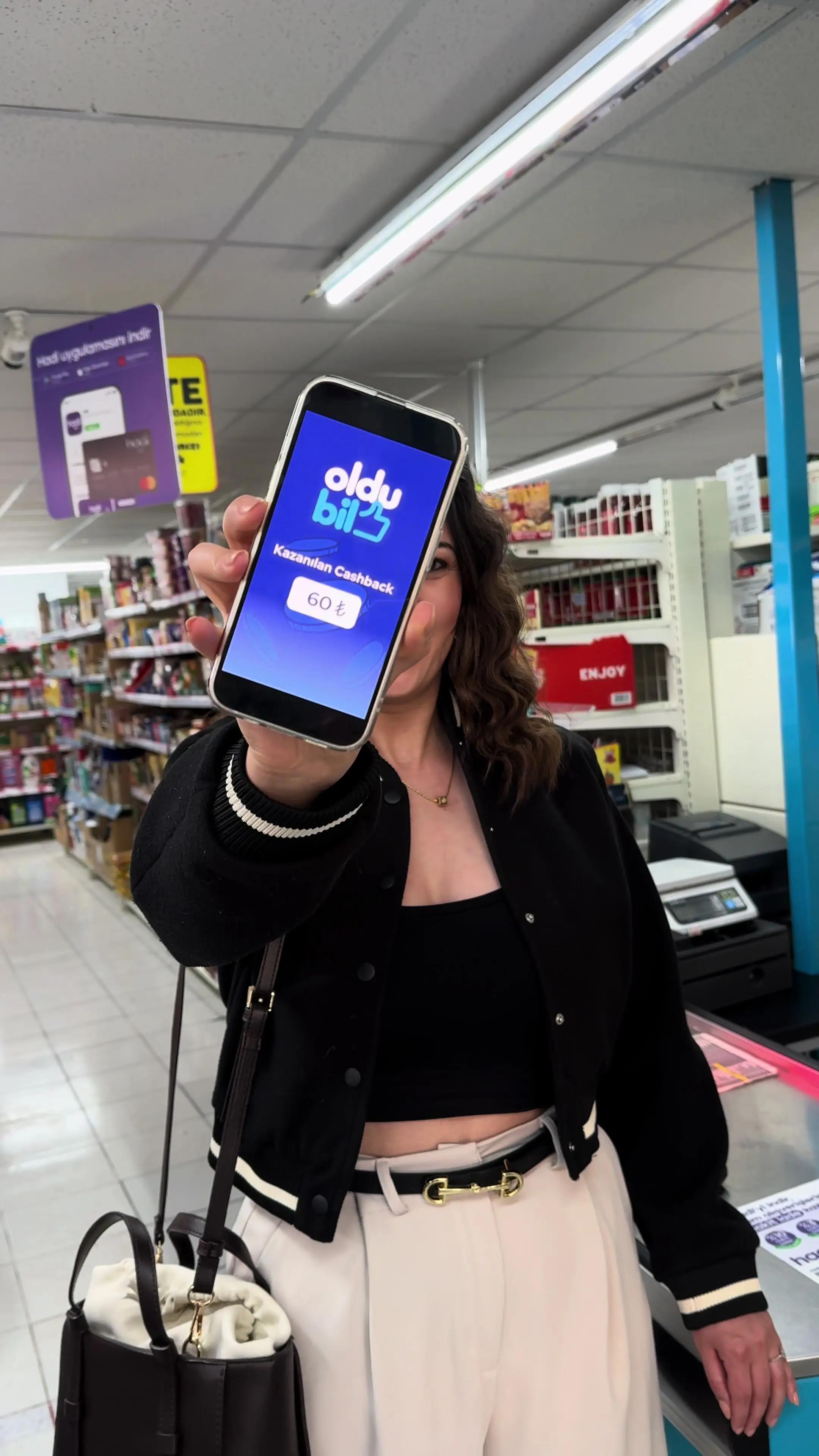 OlduBil kartını evde mi unuttun? Hiç merak etme OlduBil QR ile ödemeni kolayca yapabilir, anında üst limitsiz %5 para iadeni alabilirsin! 👉📱 #oldubil #a101 #alışveris #market #qr 