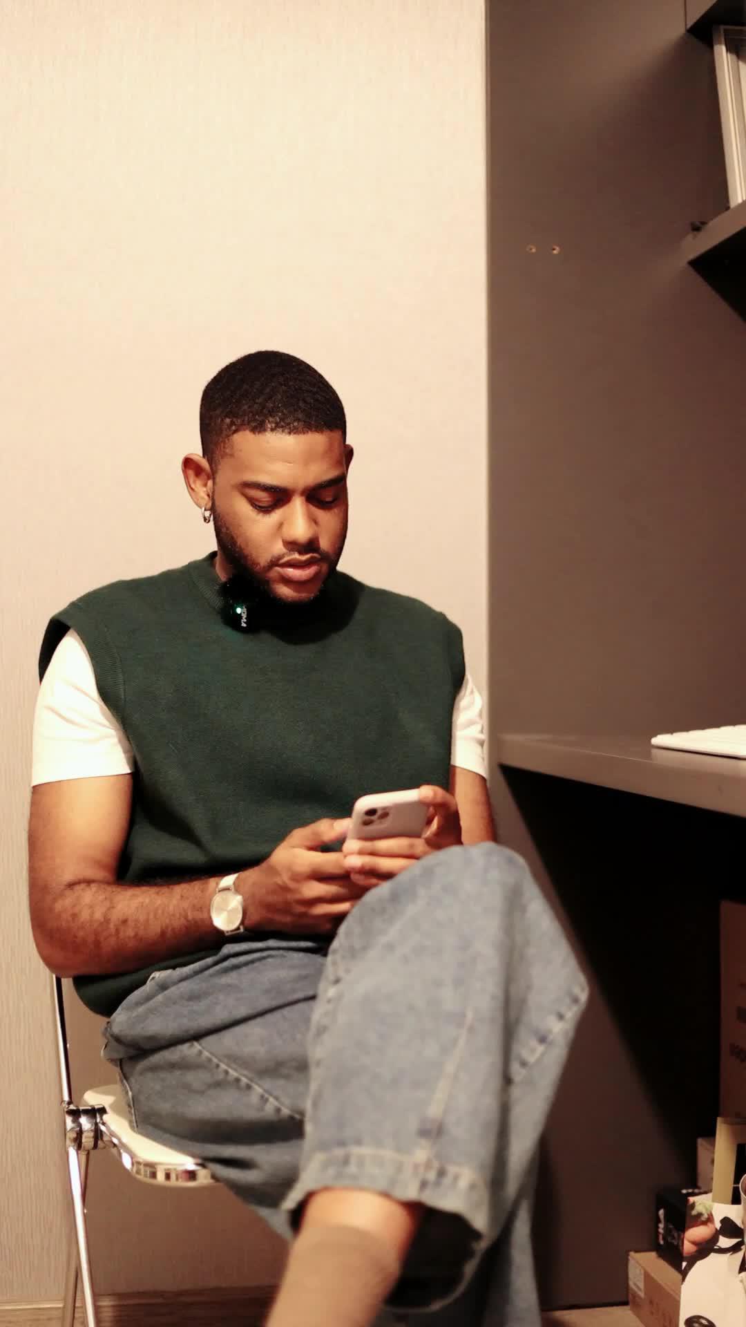 Local insights, zero cost! Tune in to your town's heartbeat for free.