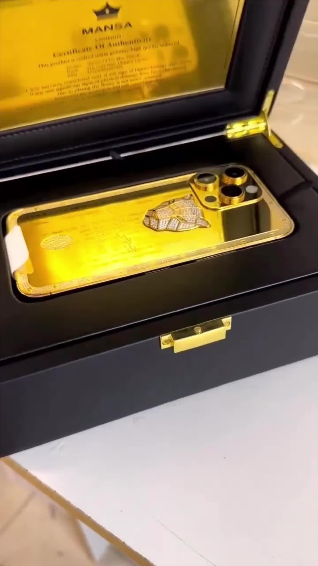 Set exclusive widgets & themes for your iPhone!