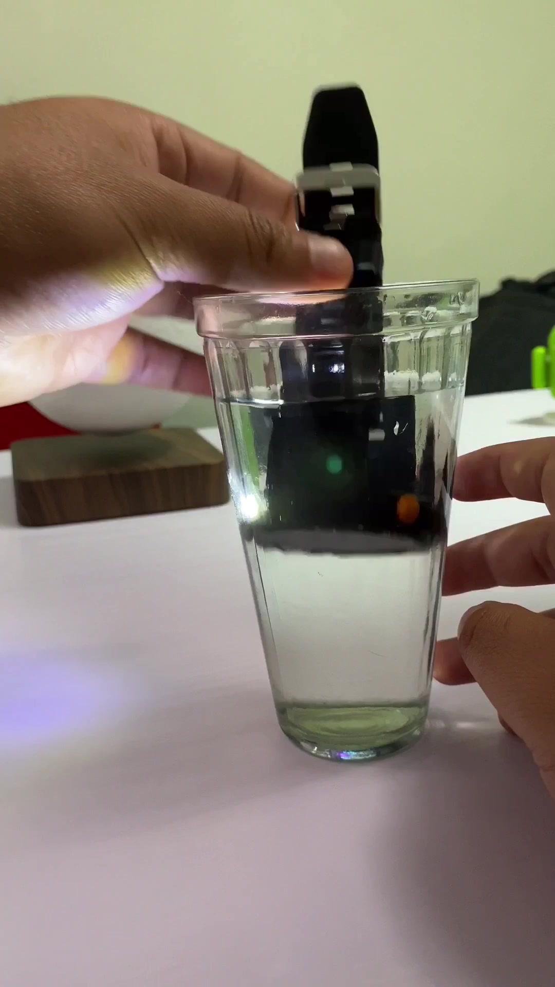 Este Smart Watch es casi indestructible 💥😱 Soporta de todo 😌 Usa 🔗 en bio para obtener 90% de descuento en oferta 👉 Link: https://temu.to/m/uqzcjh9s70f Código:dkr8683 @Shoptemu_MX  #temu #temumexico #publicidad