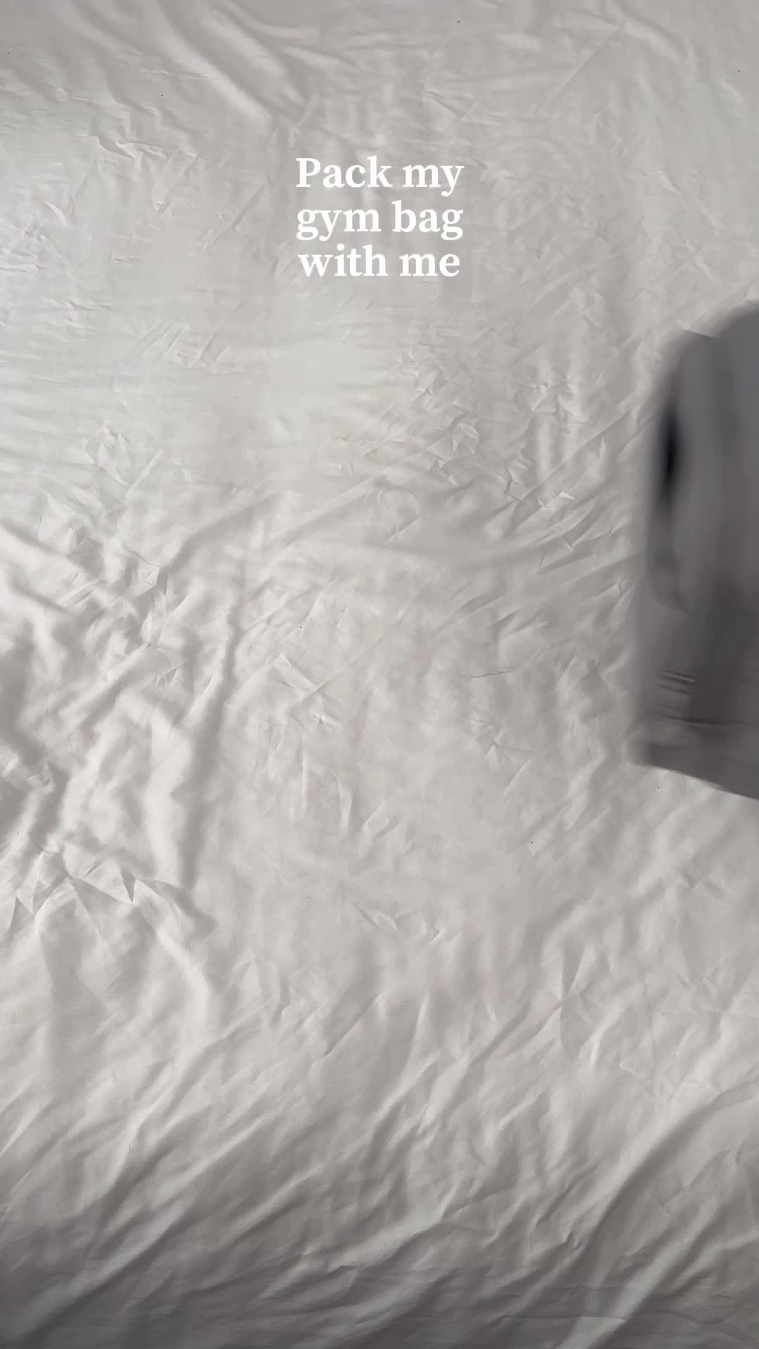 FREE GIFT👟🎧Pack my gym bag with me to go workout🏃🏼‍♀️ #packmybag #packmybagwithme #packing #gym #gymbag #packmygymbag #gymbagessentials #gymbagcheck #gymbaghaul #gymvlog #asmr #asmrpacking #asmrpackaging #getreadywithme #grwm #pack #packwithme #fyp #viral #foryoupage #temu