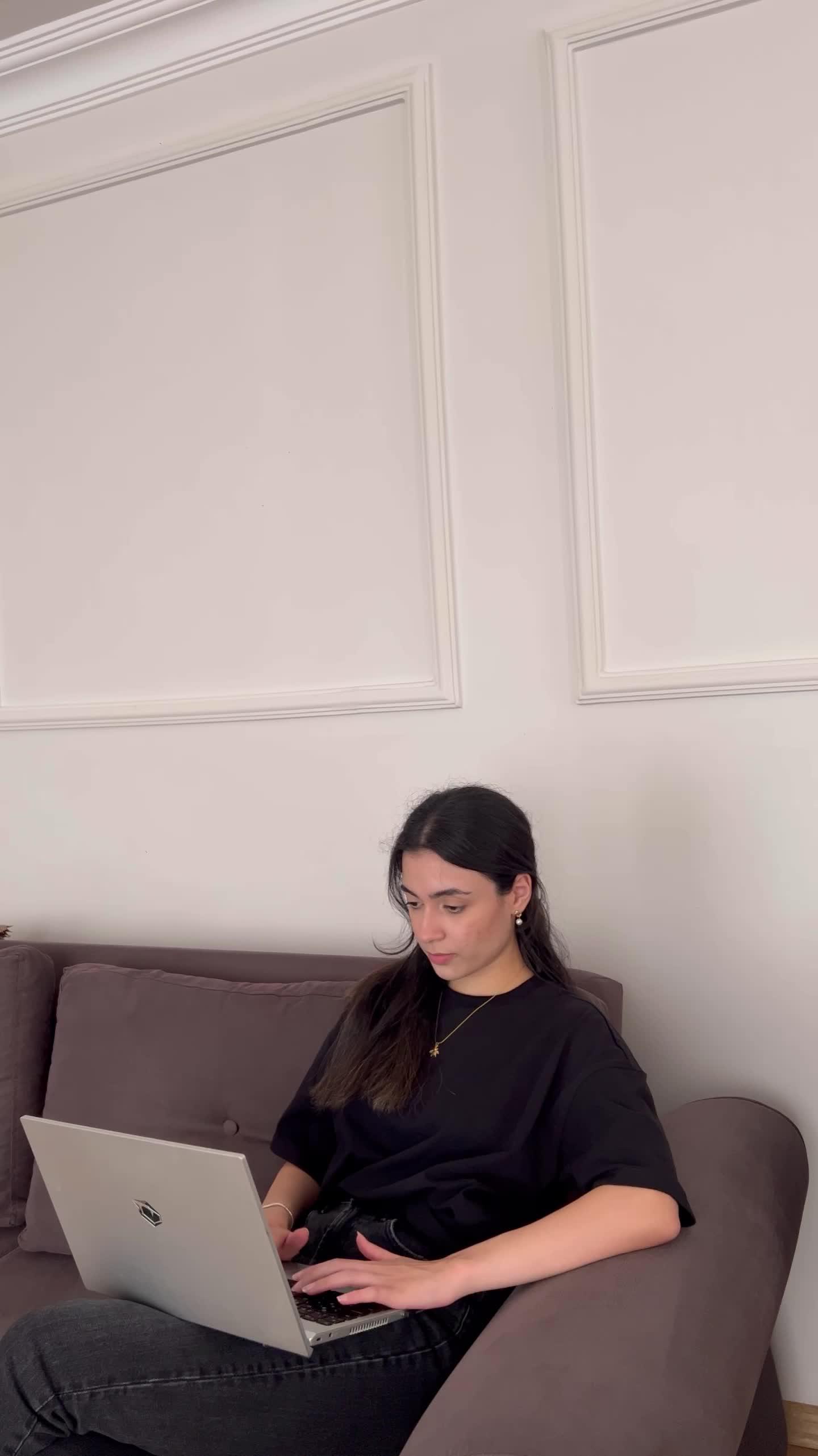 Bugün tarif @Elifkoyc ’den malzemeler Her Şey Yanımda’dan! Sence browni vişneli mi yoksa frambuazlı mı olur?