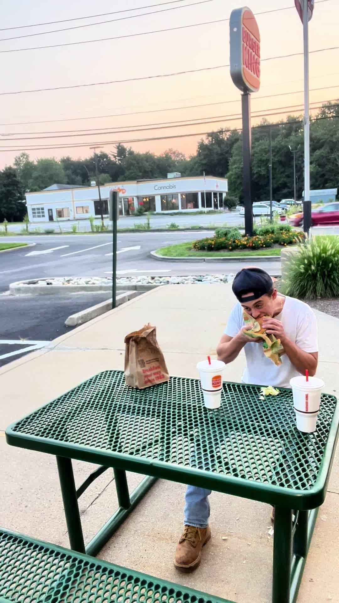 Calorie and macros tracking can be simple. Try the AI foodscnner, it's an ultimate game-changer