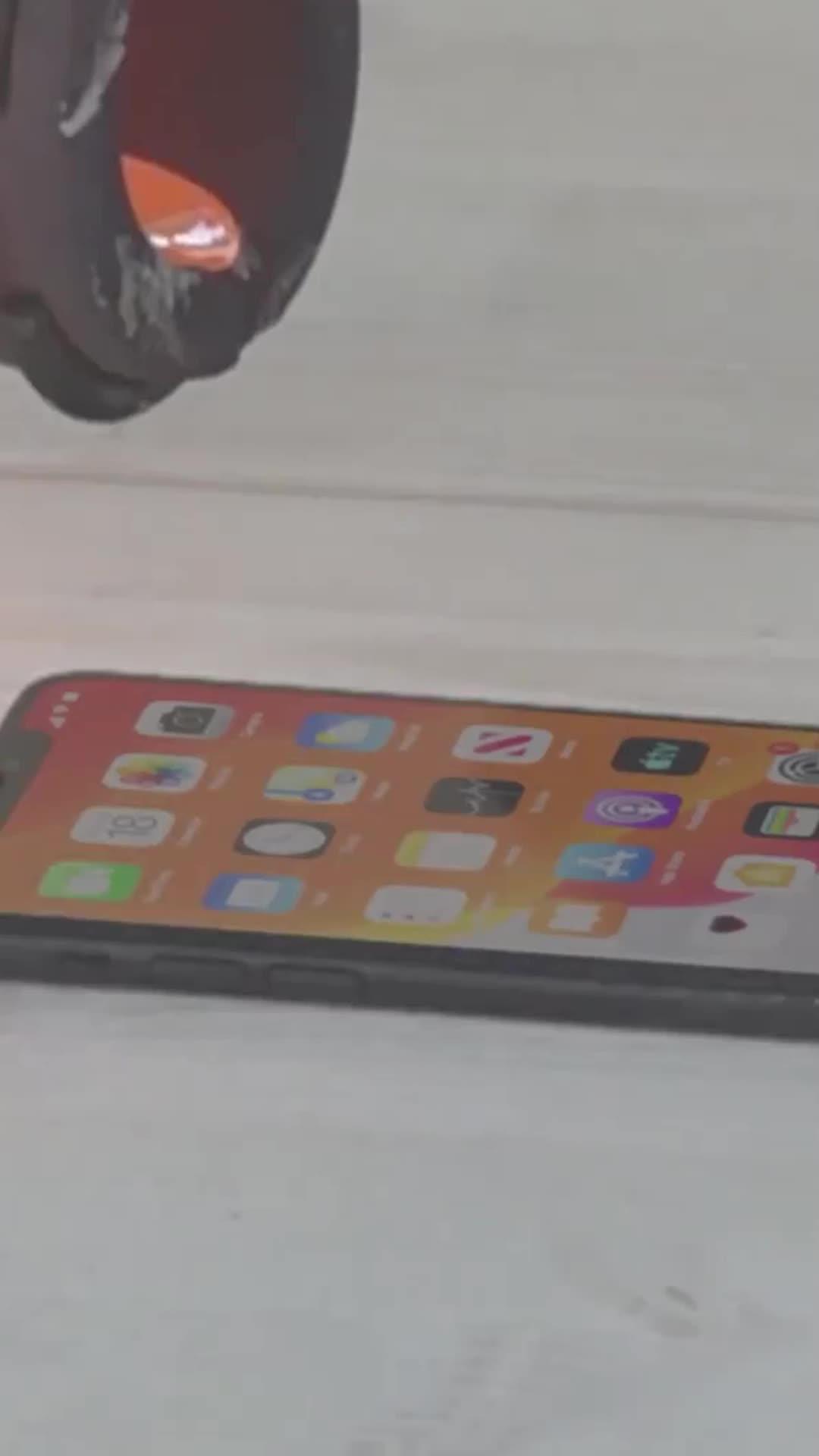 Give a new meaning to your old photos with Upfoto!