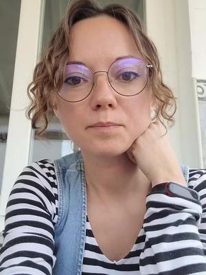 Get professional AI headshots in minutes with the best AI Headshot Generator.