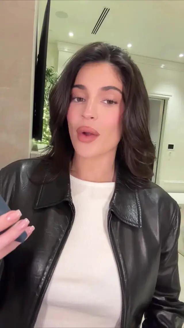 Download now and discover Travel Town