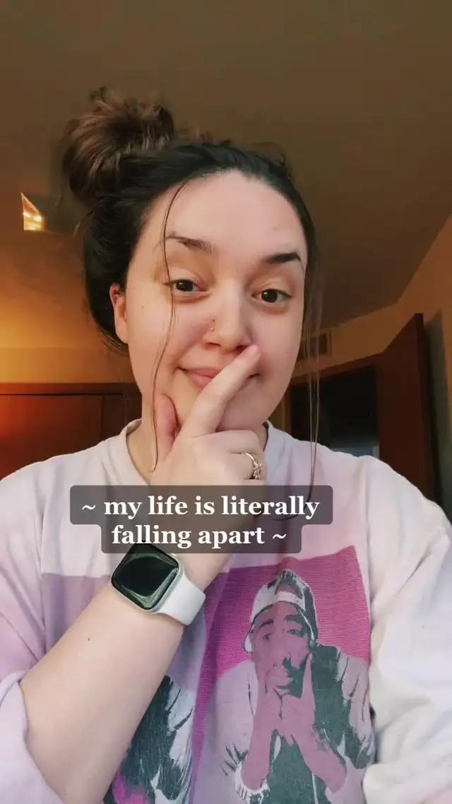 My lil birb helps me pick up all the pieces… every. single. time! 🤞🏼❤️ #mentalhealth #finchfam #fyp #selfcare #motivation #app #birbs #finchcare #finchtok