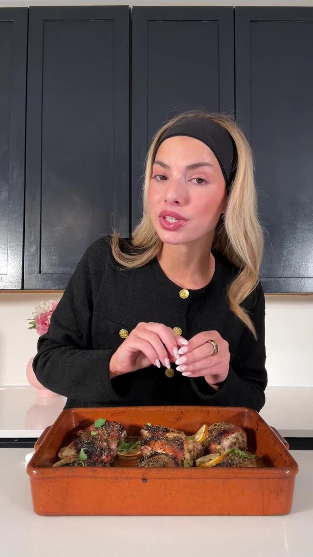 Honey lemon chicken thighs using ingredients from @Getir US #ad  Ingredients  8 bone in chicken thighs  1/2 cup honey  1/2 cup lemon juice  4 TBSP Italian seasoning  1 TBSP garlic powder  1/2 tsp salt  2 TBSP fresh parsley chopped for garnishing  1 large lemon thin sliced  1/4 cup olive oil  Directions  Preheat oven to 400F  In a large bowl add chicken thighs, honey, olive oil, italian seasoning, salt, garlic powder, and lemon juice  Marinate for 15-20 minutes  Add chicken thighs to a greased baking dish with thinly sliced lemon slices  Bake for 35 minutes then broil for 3-4 minutes until fully cooked through and crisp on top  Garnish with fresh parsley 