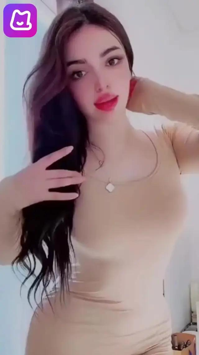 لعب الألعاب والاختلاط معًا.