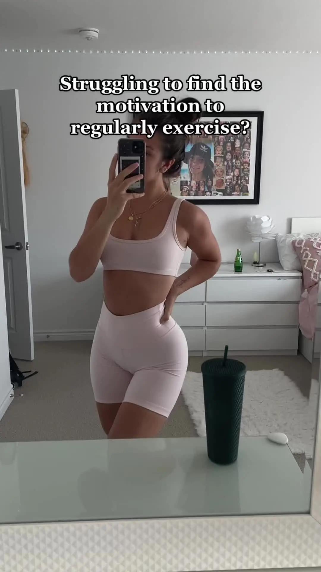 An app with books that motivate you to exercise and reach goals?? I think so🤩🤩 Download Headway today, link is in Bio!! #fyp #exercise #gym #motivation #books 