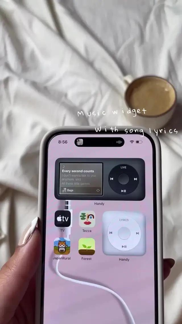 Get this nolstagic iPod Widget that connects Spotify and Apple Music right on your home screen!