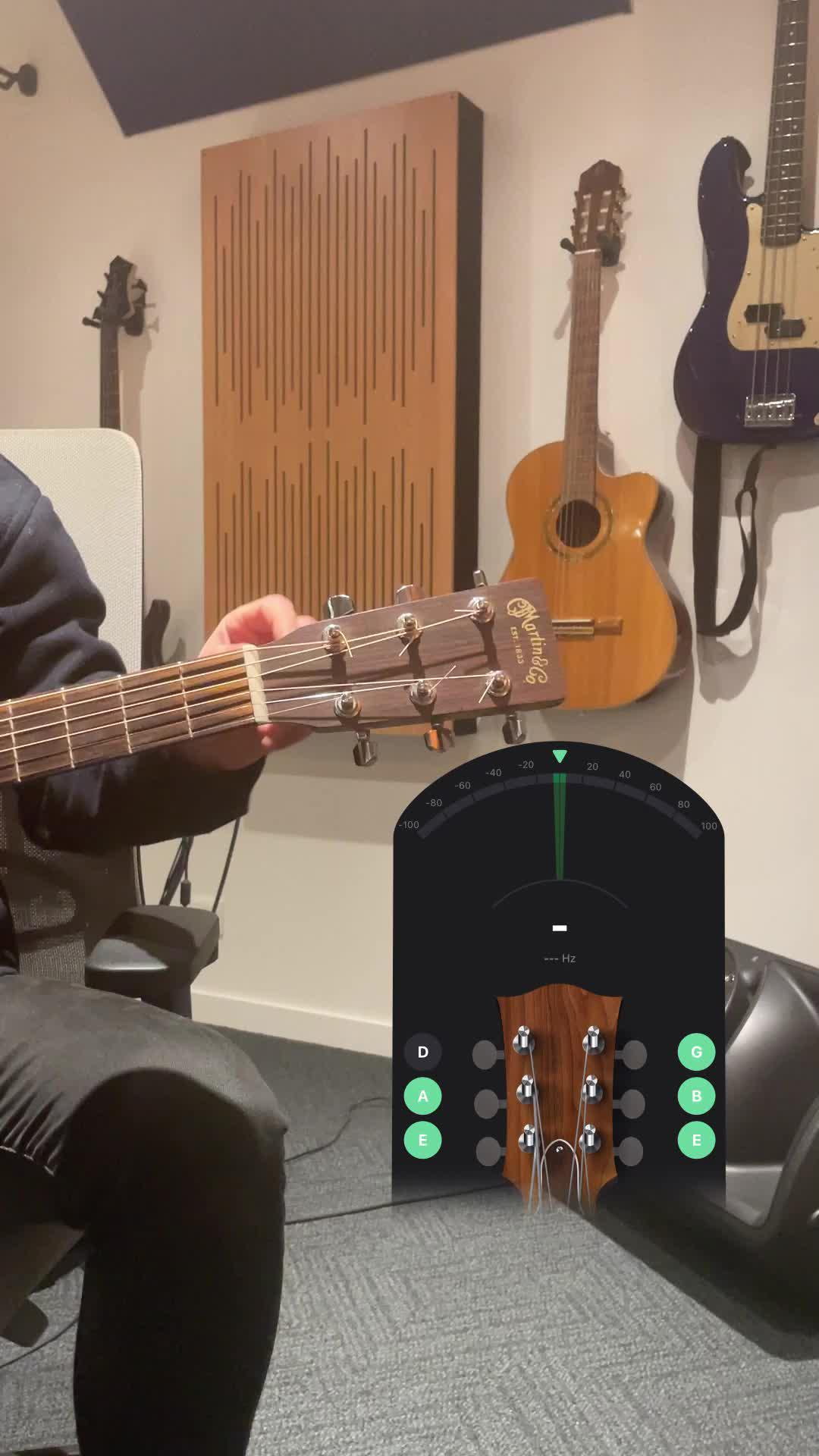 Learn chords from your favorite songs easily with this app!