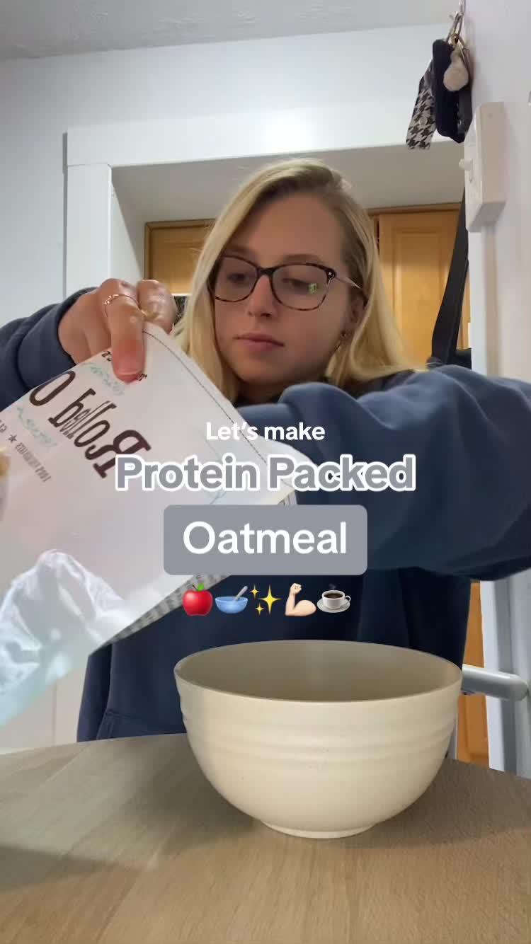 Big bowl of morning oats 😍🥣🫐 Protein and fiber packed to keep you full, satisfied, and energized 💪🏻✨ #nutritiontips #oatmeal #oats #proteinoats #highproteinbreakfast #dietitiansoftiktok #dietitiantips #dietitianapproved #healthyeating #balancedmeal