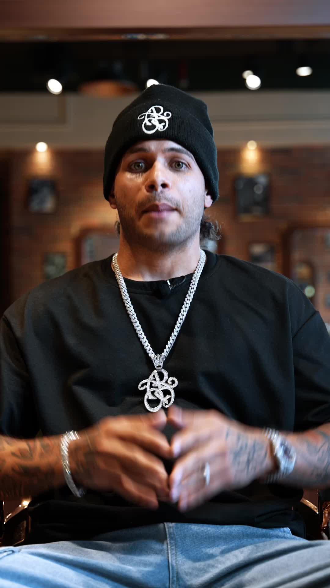 Our scheduling app helps barbers manage their time and achieve work-life balance.