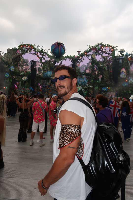 Hayatımın en güzel festival gününü 50 saniyeye sığrdırmaya çalıştım, @oldspiceturkiye’nin parfüm kalitesindeki kokularıyla festival ferahlığını tüm gün yaşadık ve çok eğlendik. Gösterinin tadını çıkarın❤️‍🔥 #HandsUpConfidence  #FestivalFresh  #OldSpice #Tomorrowland #isbirligi