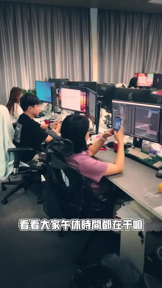 年輕小哥哥小姐姐在玩的爆款手遊PartyGo，快來下載吧！