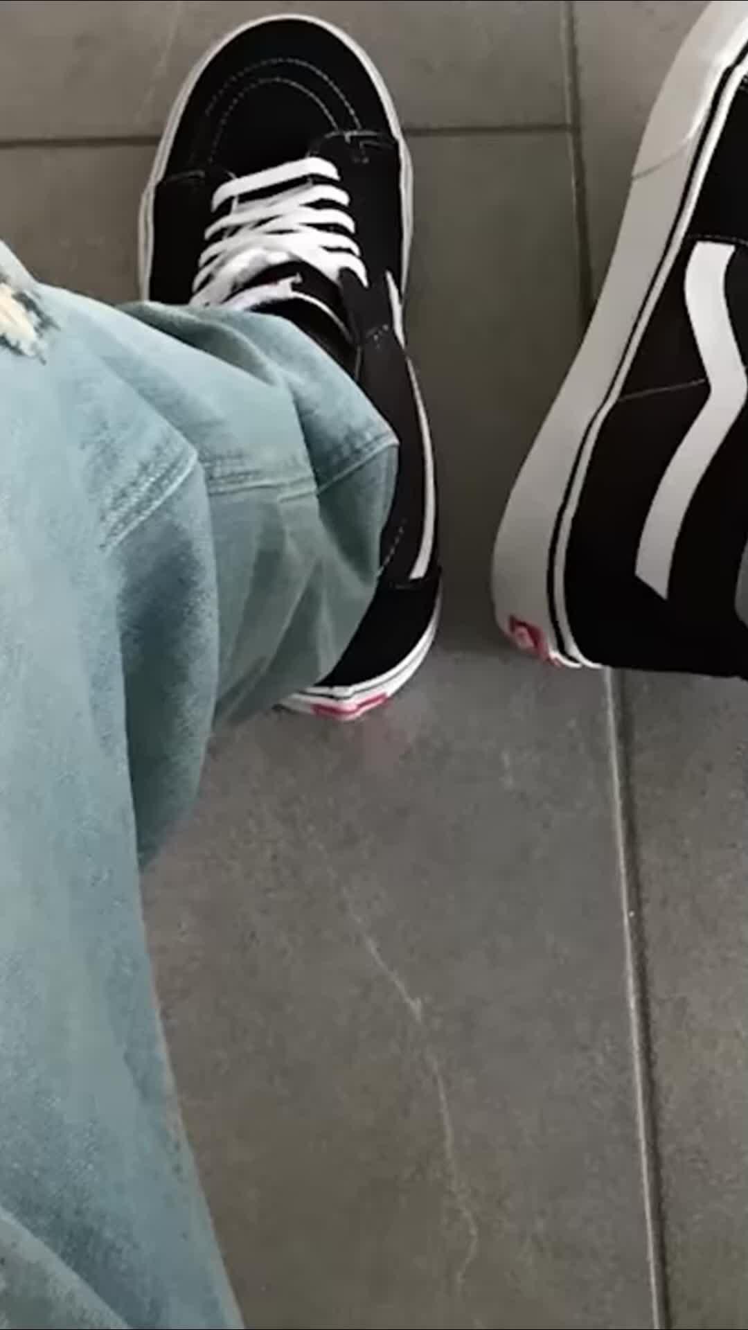 Personalize & secure your device! Millions of wallpapers & themes for your lock screen.