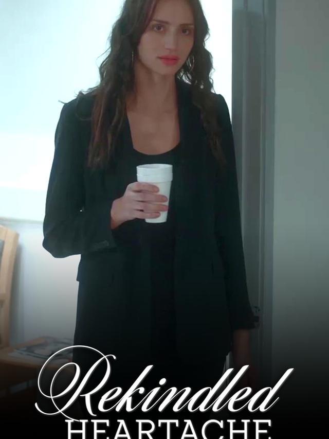 Zoey has grown in the years! Will she fall for Blaine again?💔😢 💔🌊 #RekindledHeartache #fyp #pocketfm #pocketfmdrama #drama #romance #tiktok #dramatok #revenge #RekindledHeartache #Family #rekindled #heartache #single #mother #singlemother #love #marriage