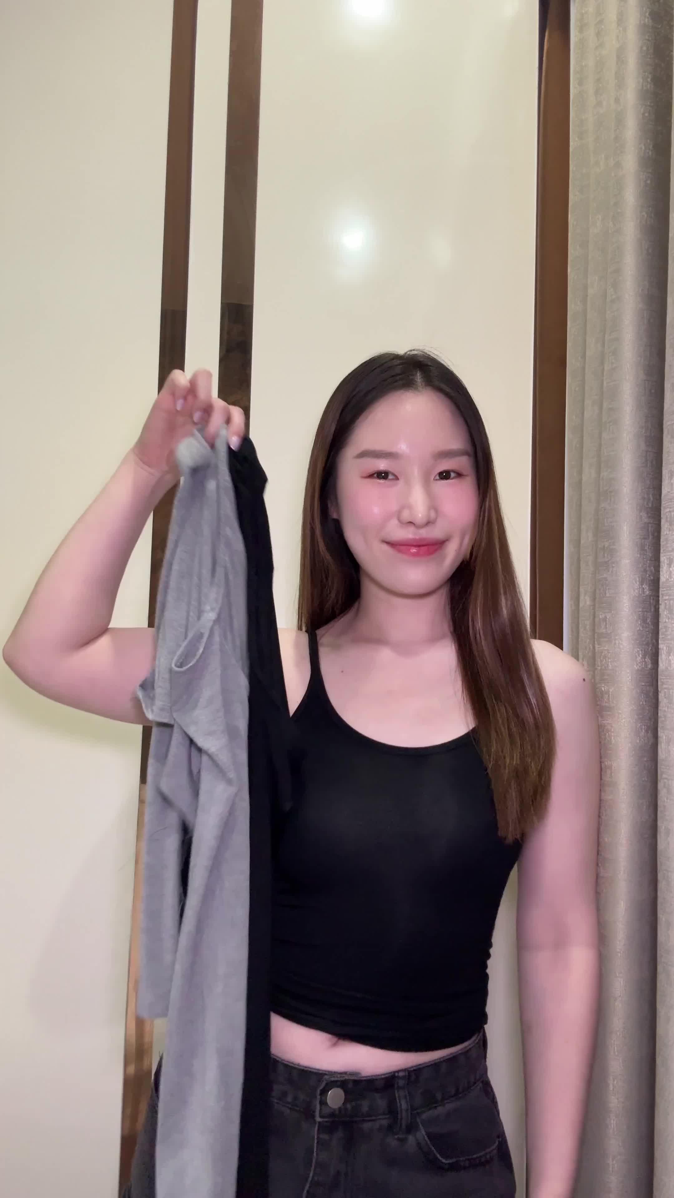 เสื้อปาดไหล่ที่จริงใจ ได้จากแอป 🍊 + พิกัดอยู่ใน bio #แอปส้ม #ช้อปเลยไม่ตกเทรนด์ #คลาสแฟชั่น