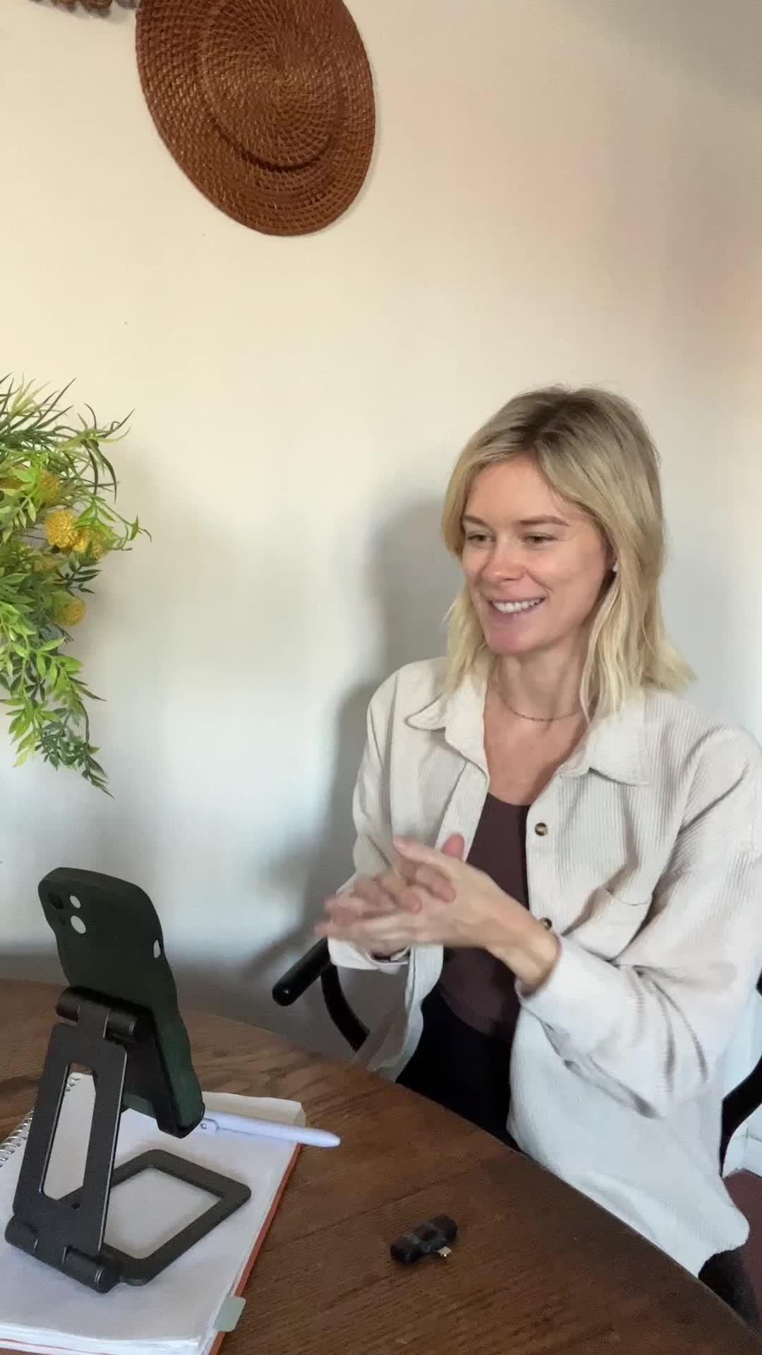 Keep yourself from stuttering, say it concisely with Teleprompter for Video Text