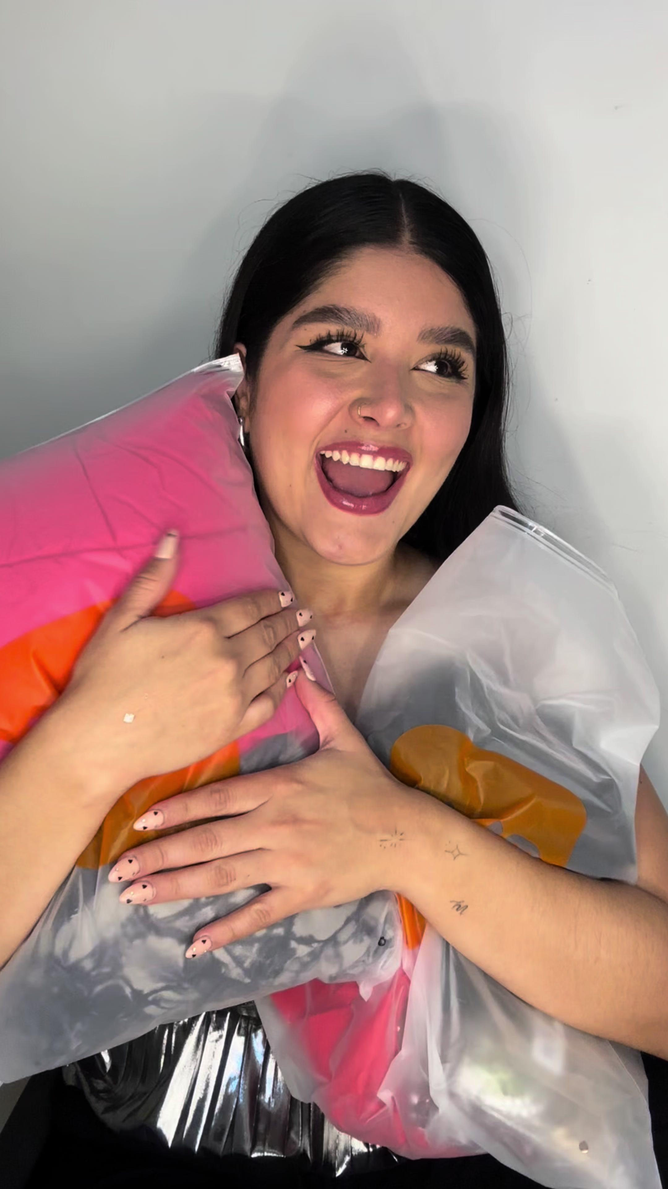 No puedo creer que temu llegó a Colombiaa❤️ estoy muy emocionada asi que acompañame en este (LO QUE PEDÍ VS LO QUE RECIBÍ) usa mi código: dpq3572 en buscador de #temu para obtener un paquete de cupones de COL $400.000 y 🔗 en mi bi0. Envio y devoluciones GRATIS hasta 90 dias #temufinds #temucodes #parati #trending