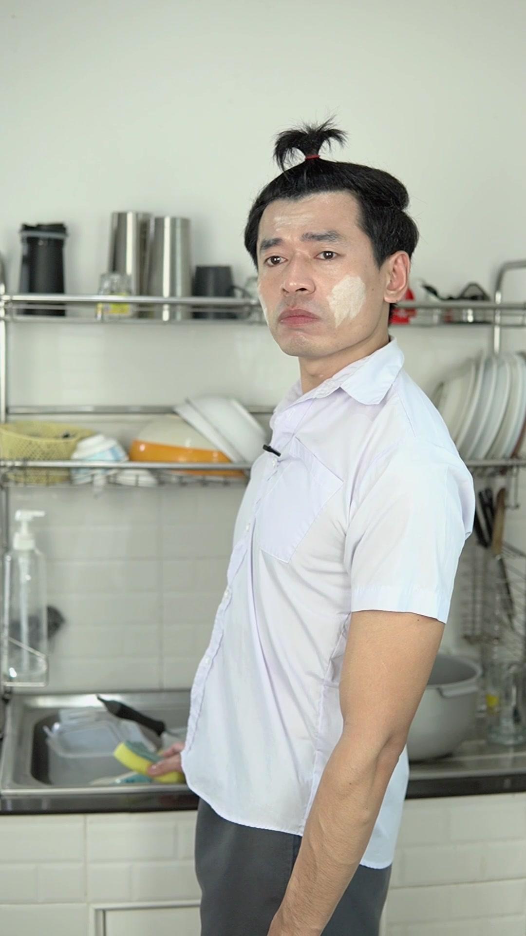 วิธีเอาตัวรอดจากการล้างจานของ ด.ช.โจ๊ะโล๊ะ #TikTokShop99วันไลฟ์แห่งชาติ #อ้ายติ๊กบะดาย #ภาษาเหนือ #เด็กชายโจ๊ะโล๊ะ 