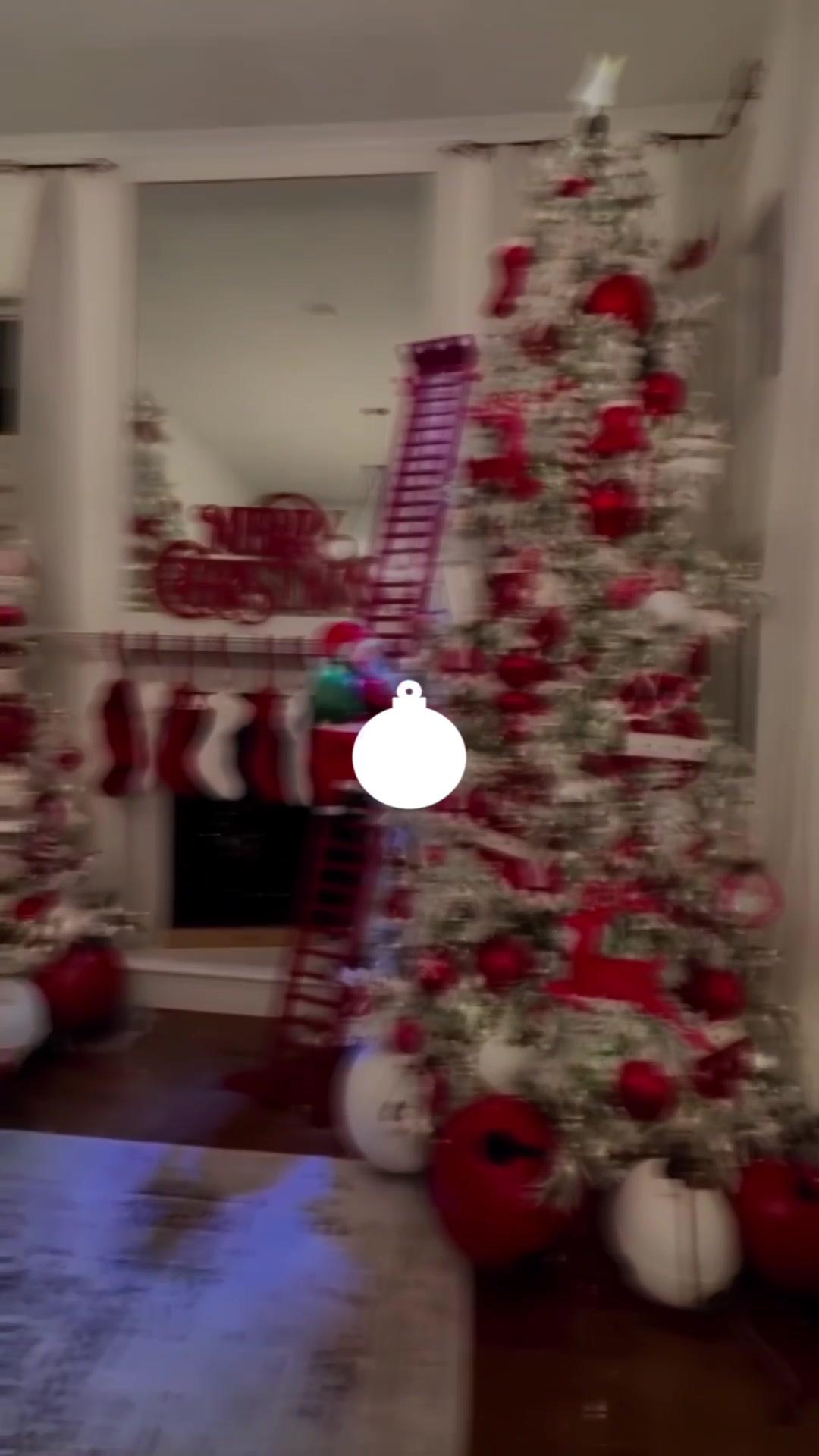 Sparkle your TikTok with Xmas joy! Download Videomash